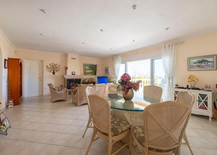 Mit Meerblick In Villa Denia